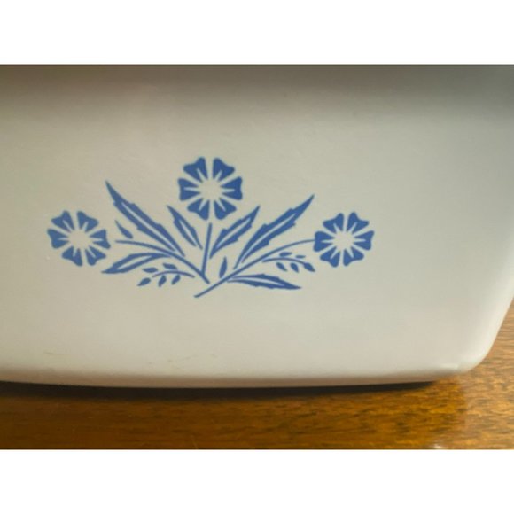 Vintage Corning Ware Corn Flower Casserole Dishes  (P-4-B) with Clear Lid - Picture 3 of 7
